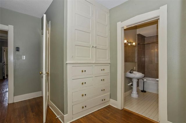 5420 Ingersoll Avenue, Des Moines, IA 50312