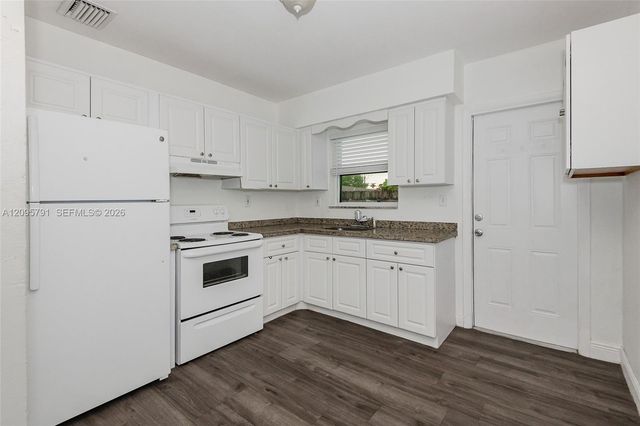 4070 NW 65th Avenue 4076, Virginia Gardens, FL 33166