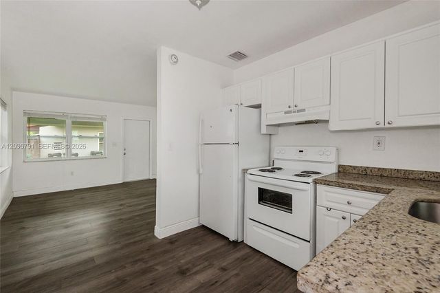 4070 NW 65th Avenue 4076, Virginia Gardens, FL 33166
