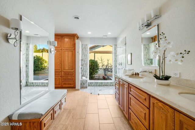 2514 E MONTEBELLO Avenue, Phoenix, AZ 85016