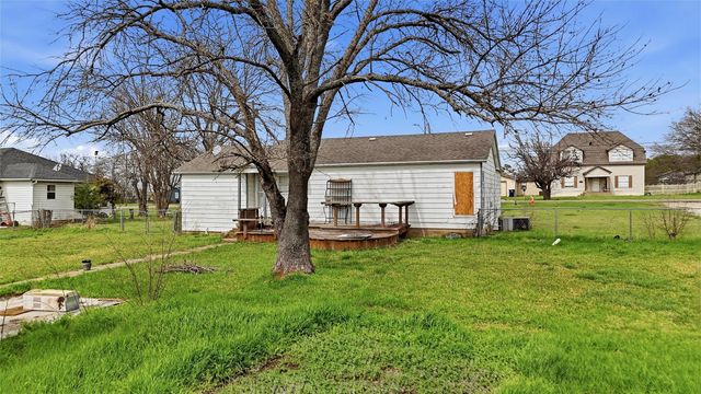 111 E Main Street, Gunter, TX 75058