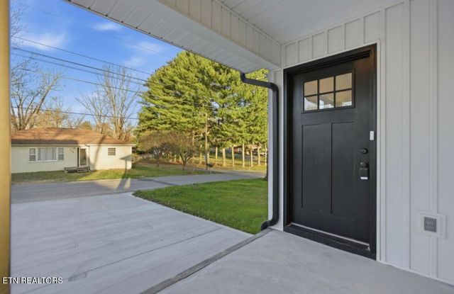 FULKERSON St, Tazewell, TN 37879