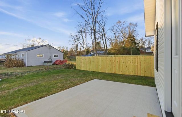 FULKERSON St, Tazewell, TN 37879