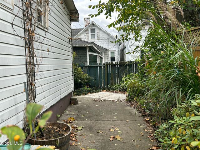 30 111th Street, Troy, NY 12182