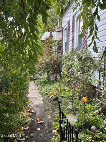 30 111th Street, Troy, NY 12182