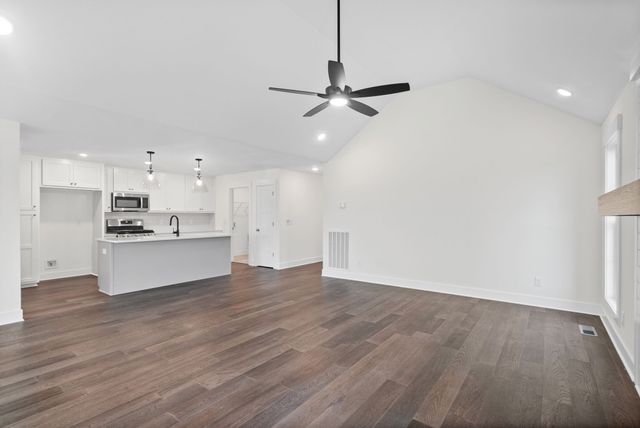 908 Bankside Dr, Clarksville, TN 37043