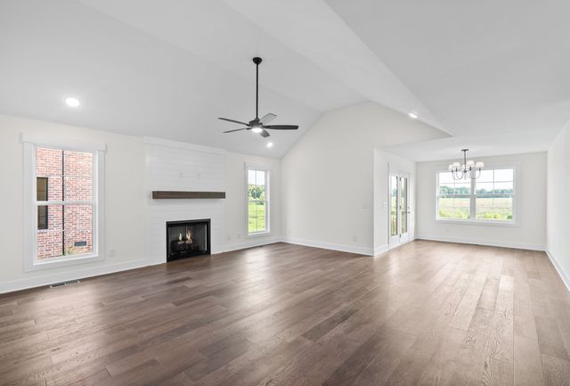 908 Bankside Dr, Clarksville, TN 37043
