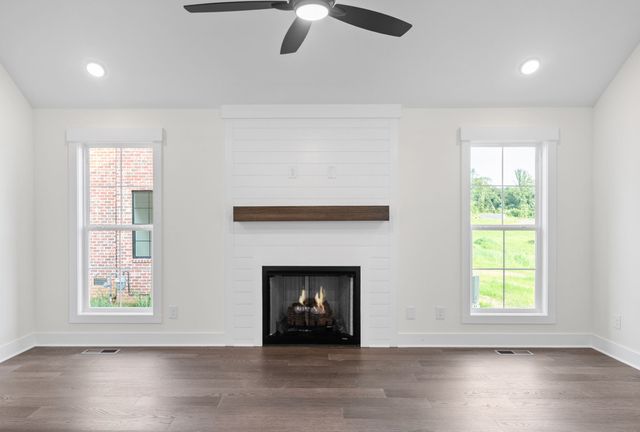 908 Bankside Dr, Clarksville, TN 37043