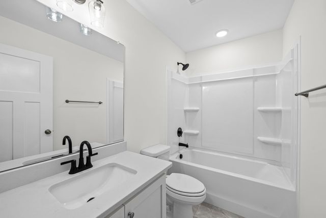 908 Bankside Dr, Clarksville, TN 37043
