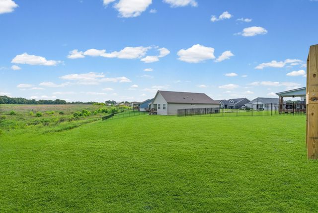 908 Bankside Dr, Clarksville, TN 37043