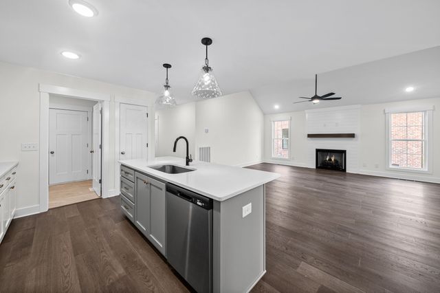 908 Bankside Dr, Clarksville, TN 37043