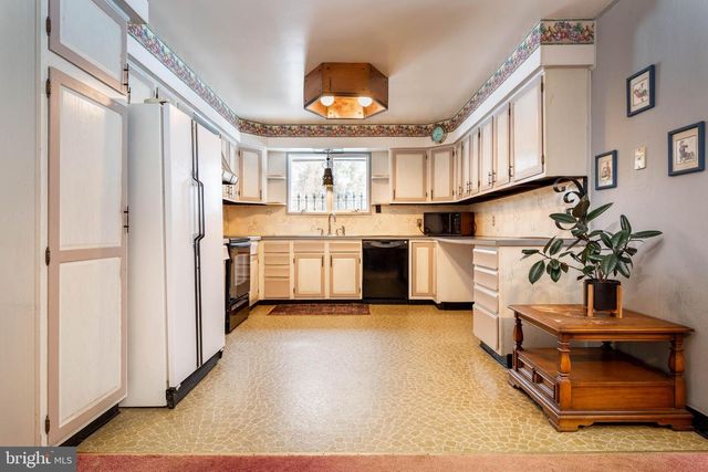 303 CRUM CREEK LN, Newtown Square, PA 19073