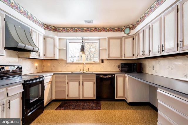 303 CRUM CREEK LN, Newtown Square, PA 19073