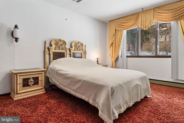 303 CRUM CREEK LN, Newtown Square, PA 19073