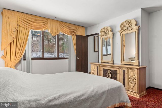 303 CRUM CREEK LN, Newtown Square, PA 19073