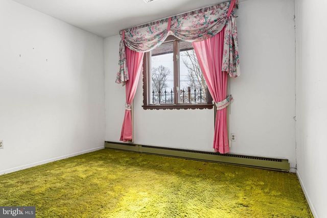 303 CRUM CREEK LN, Newtown Square, PA 19073