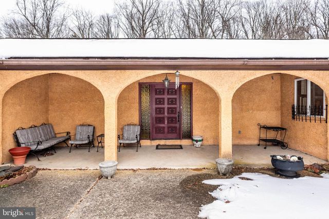 303 CRUM CREEK LN, Newtown Square, PA 19073