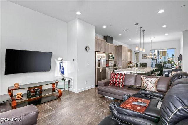1717 E MORTEN Avenue 64, Phoenix, AZ 85020