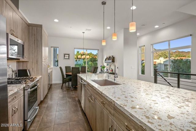 1717 E MORTEN Avenue 64, Phoenix, AZ 85020