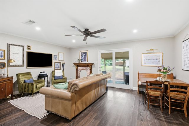 7121 Crabtree Lane, North Richland Hills, TX 76182