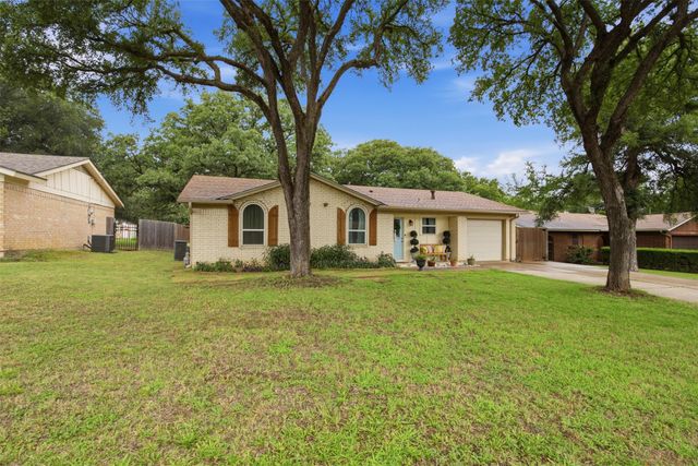 7121 Crabtree Lane, North Richland Hills, TX 76182