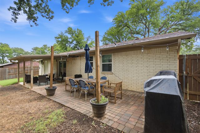 7121 Crabtree Lane, North Richland Hills, TX 76182