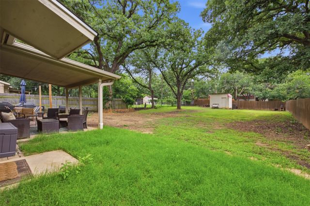 7121 Crabtree Lane, North Richland Hills, TX 76182