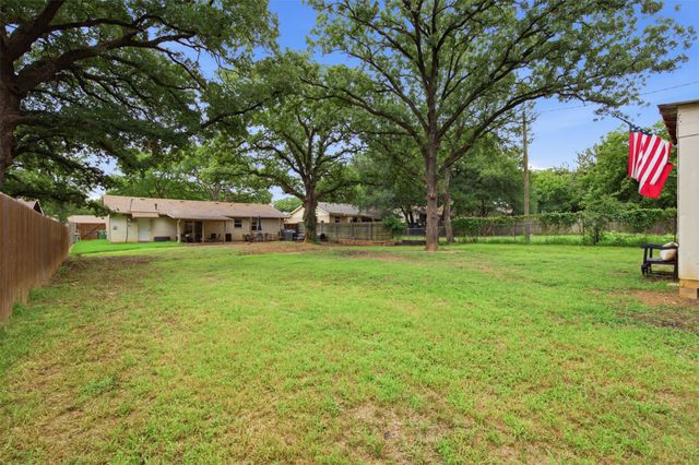 7121 Crabtree Lane, North Richland Hills, TX 76182