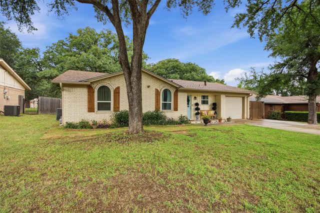 7121 Crabtree Lane, North Richland Hills, TX 76182