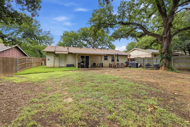 7121 Crabtree Lane, North Richland Hills, TX 76182