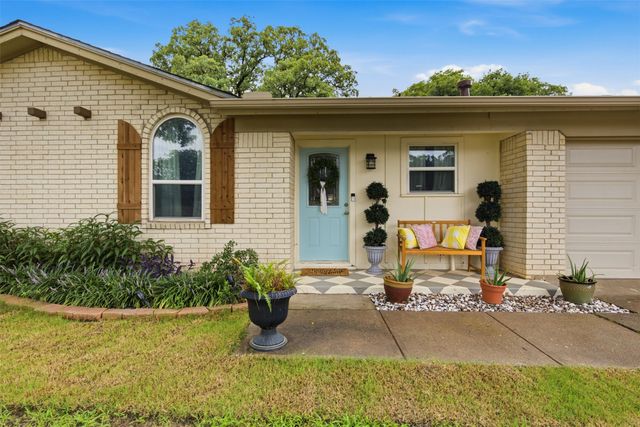 7121 Crabtree Lane, North Richland Hills, TX 76182