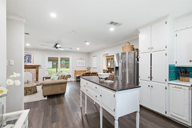 7121 Crabtree Lane, North Richland Hills, TX 76182