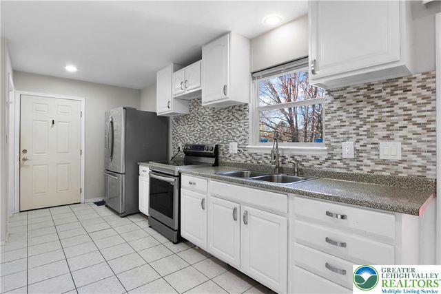 798 Sullivan Trail, Tobyhanna Twp, PA 18355