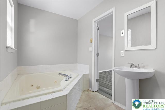 798 Sullivan Trail, Tobyhanna Twp, PA 18355