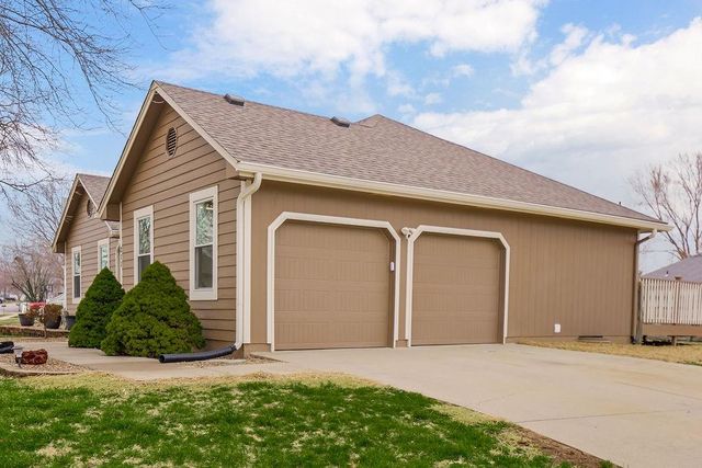 211 SW Cross Creek Drive, Grain Valley, MO 64029