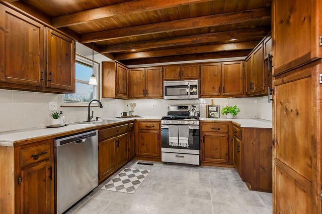 211 SW Cross Creek Drive, Grain Valley, MO 64029