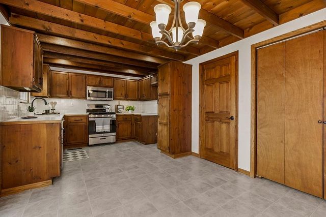 211 SW Cross Creek Drive, Grain Valley, MO 64029