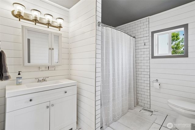 221 3rd Avenue NW, Pacific, WA 98047