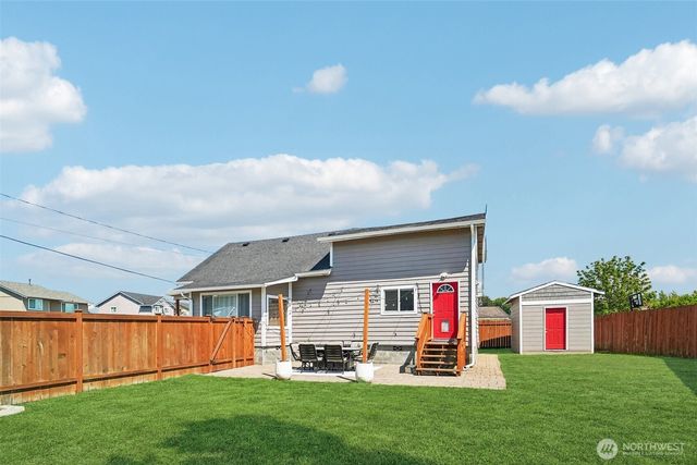 221 3rd Avenue NW, Pacific, WA 98047