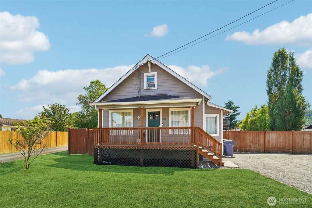 221 3rd Avenue NW, Pacific, WA 98047