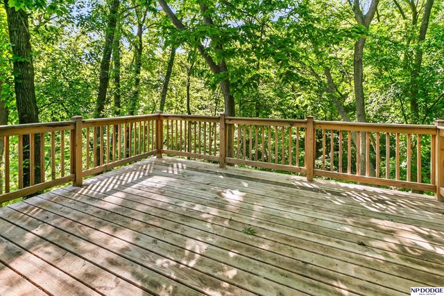 8911 Raven Oaks Drive, Omaha, NE 68152