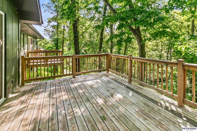 8911 Raven Oaks Drive, Omaha, NE 68152