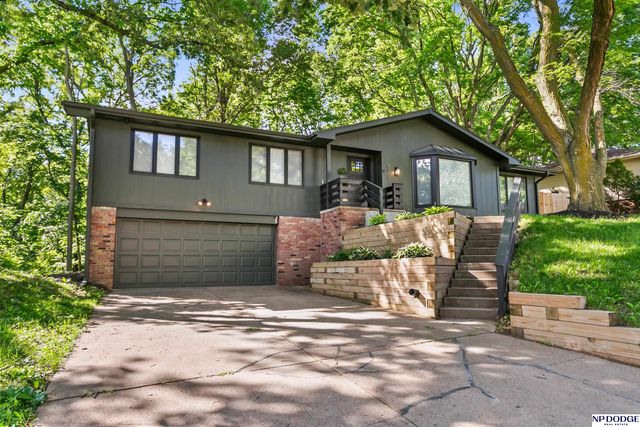 8911 Raven Oaks Drive, Omaha, NE 68152