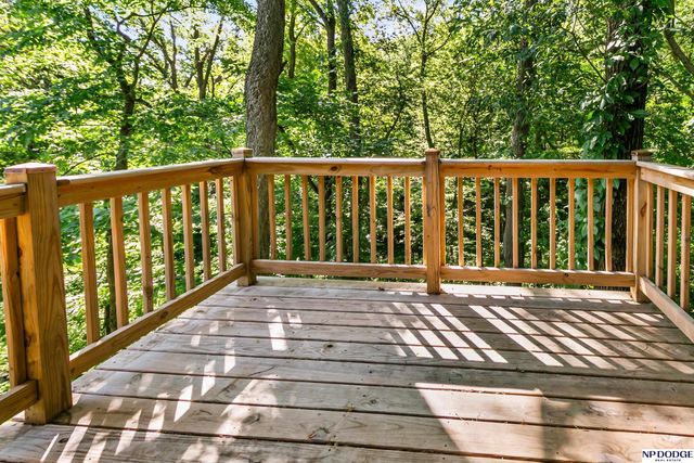 8911 Raven Oaks Drive, Omaha, NE 68152