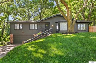 8911 Raven Oaks Drive, Omaha, NE 68152