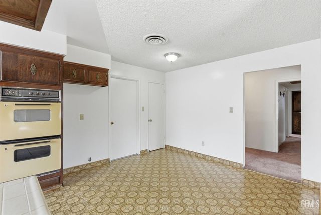 2012 Glendon Court, Bakersfield, CA 93309