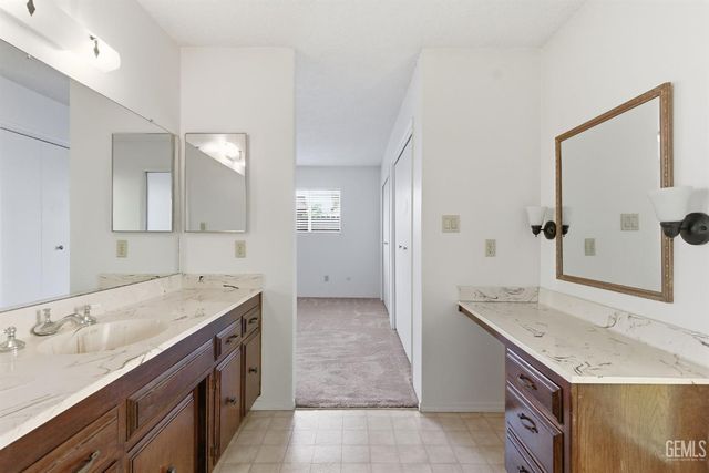 2012 Glendon Court, Bakersfield, CA 93309