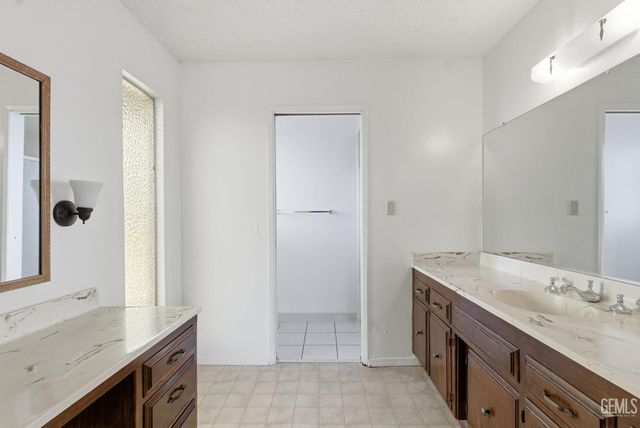 2012 Glendon Court, Bakersfield, CA 93309