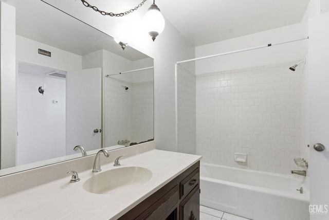 2012 Glendon Court, Bakersfield, CA 93309