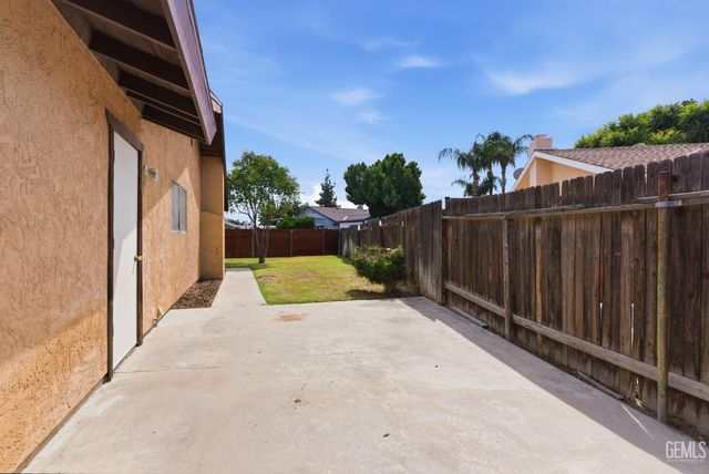 2012 Glendon Court, Bakersfield, CA 93309